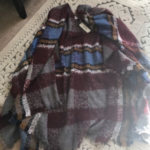 NWT plaid shawl/wearable blanket